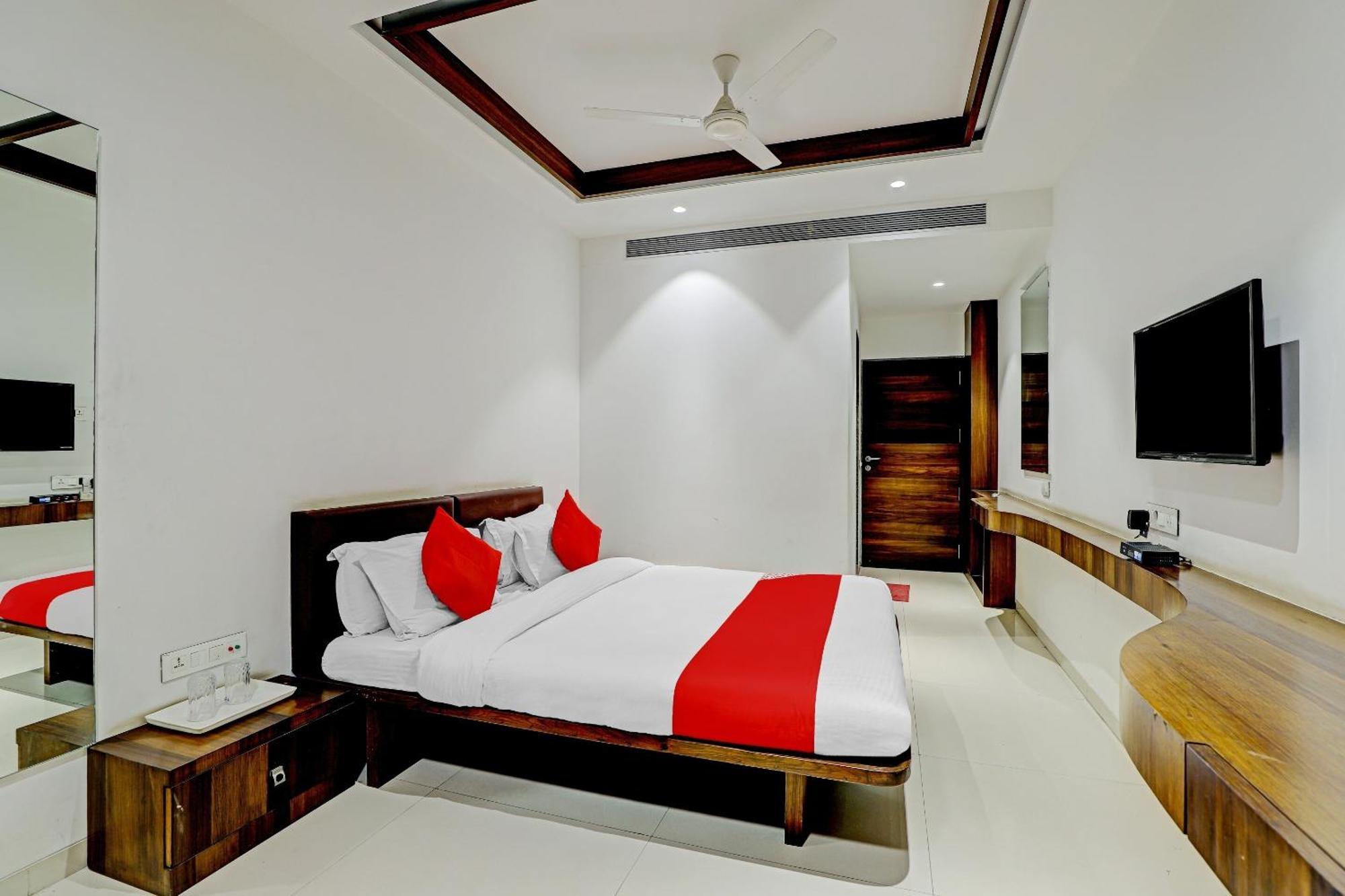 Hotel O Rishta And Jahan Banquet And Rooms Bhatha Екстериор снимка